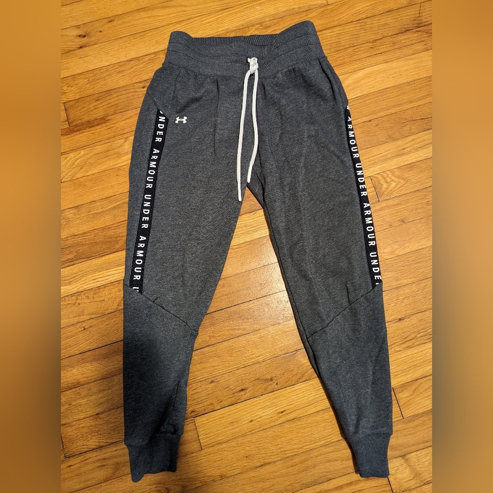 Gray Under Armour jogger pants, size XS